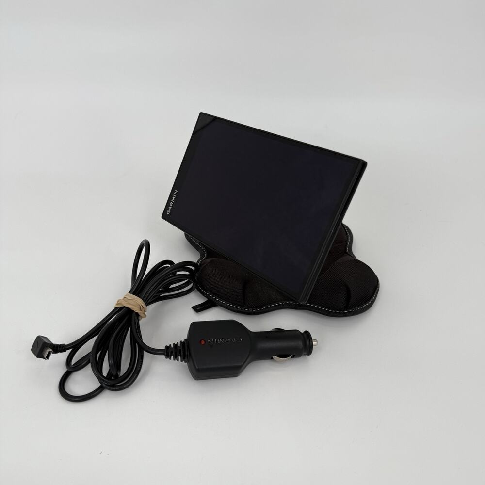 Garmin DriveSmart 61 LMT-S GPS Lifetime Maps/Traffic Bluetooth Wi-Fi w/ Stand